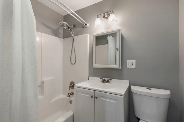 $2,950 | 595 Aberdeen Street, Hoffman Estates, IL 60169