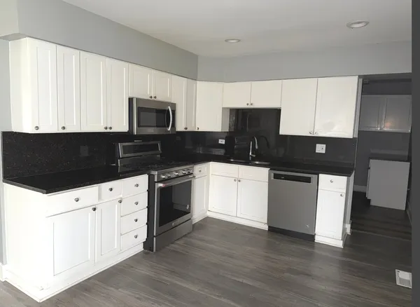 $2,950 | 595 Aberdeen Street, Hoffman Estates, IL 60169