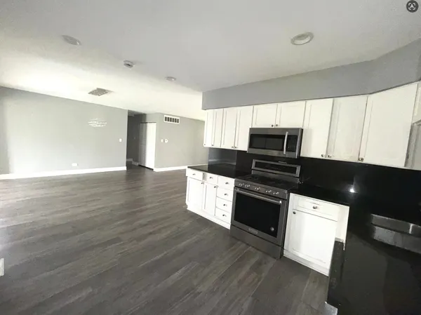 $2,950 | 595 Aberdeen Street, Hoffman Estates, IL 60169