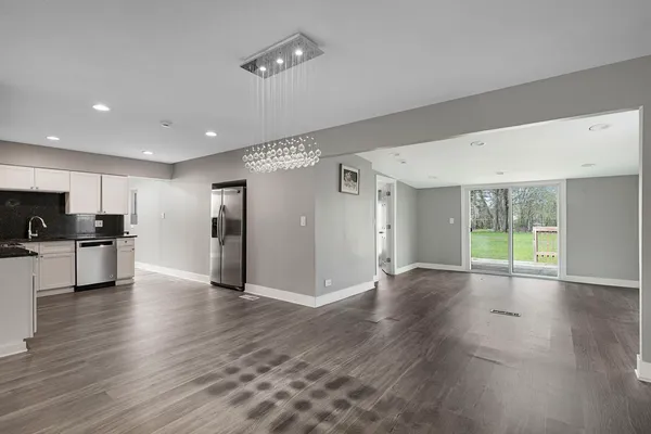 $2,950 | 595 Aberdeen Street, Hoffman Estates, IL 60169