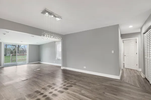 $2,950 | 595 Aberdeen Street, Hoffman Estates, IL 60169