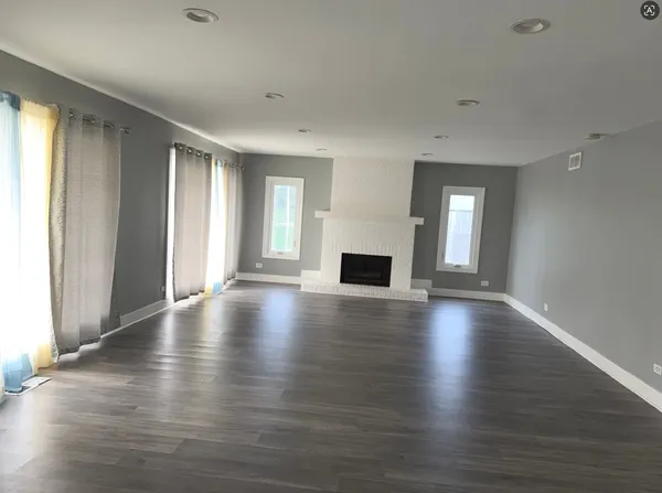 $2,950 | 595 Aberdeen Street, Hoffman Estates, IL 60169