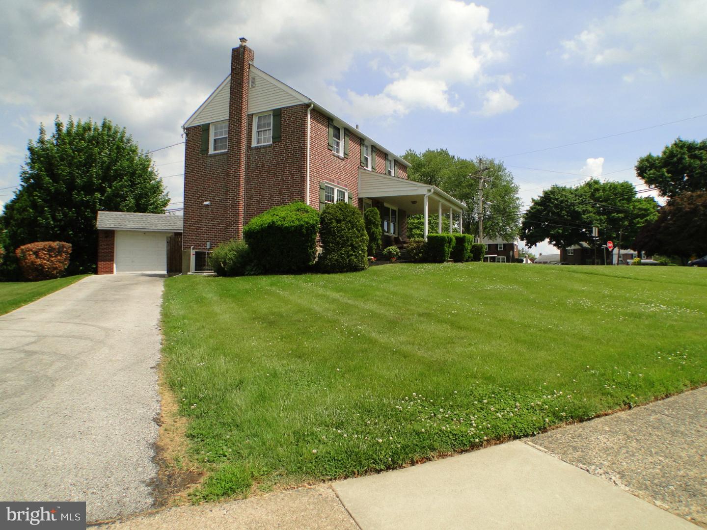 201 Welsh Drive Springfield, PA 19064 - Photo 19 of 21 Front Yard