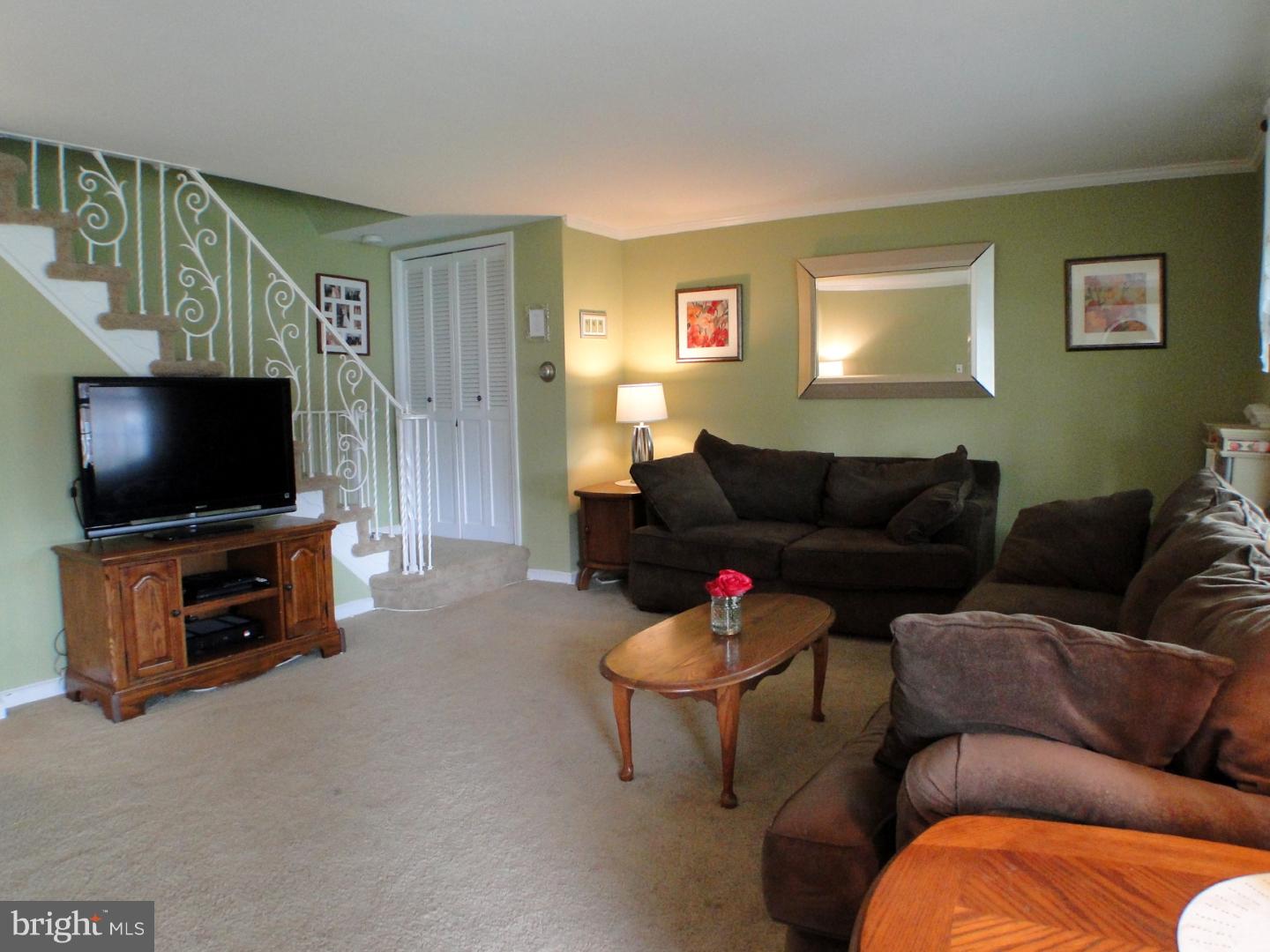 201 Welsh Drive Springfield, PA 19064 - Photo 4 of 21 Living Room