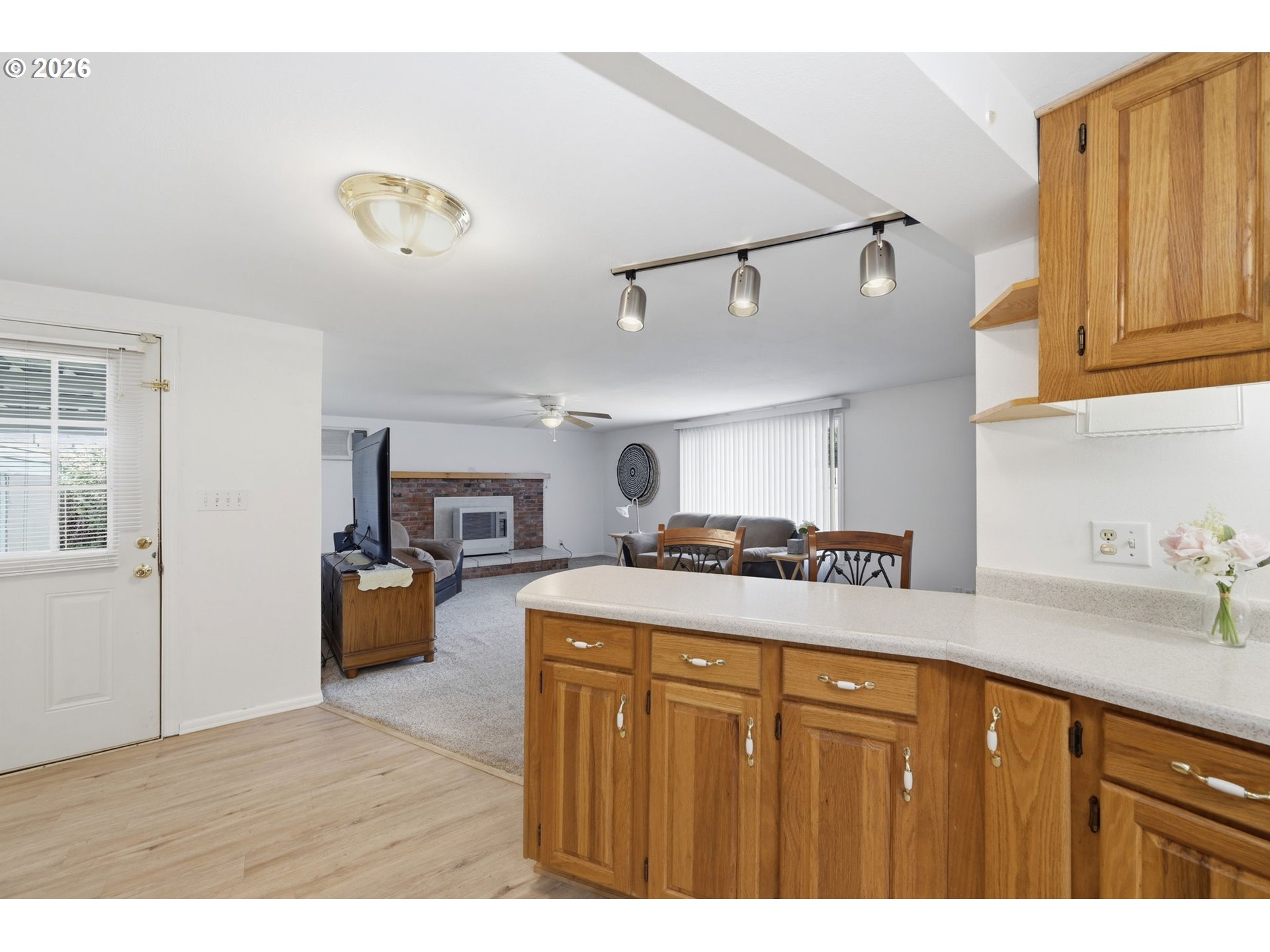 186 40th Street Springfield, OR 97478 - Photo 12 of 40 Kitchen/Living Room
