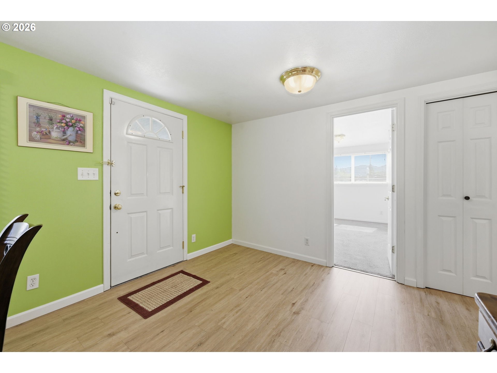 186 40th Street Springfield, OR 97478 - Photo 4 of 40 Entrance/Foyer