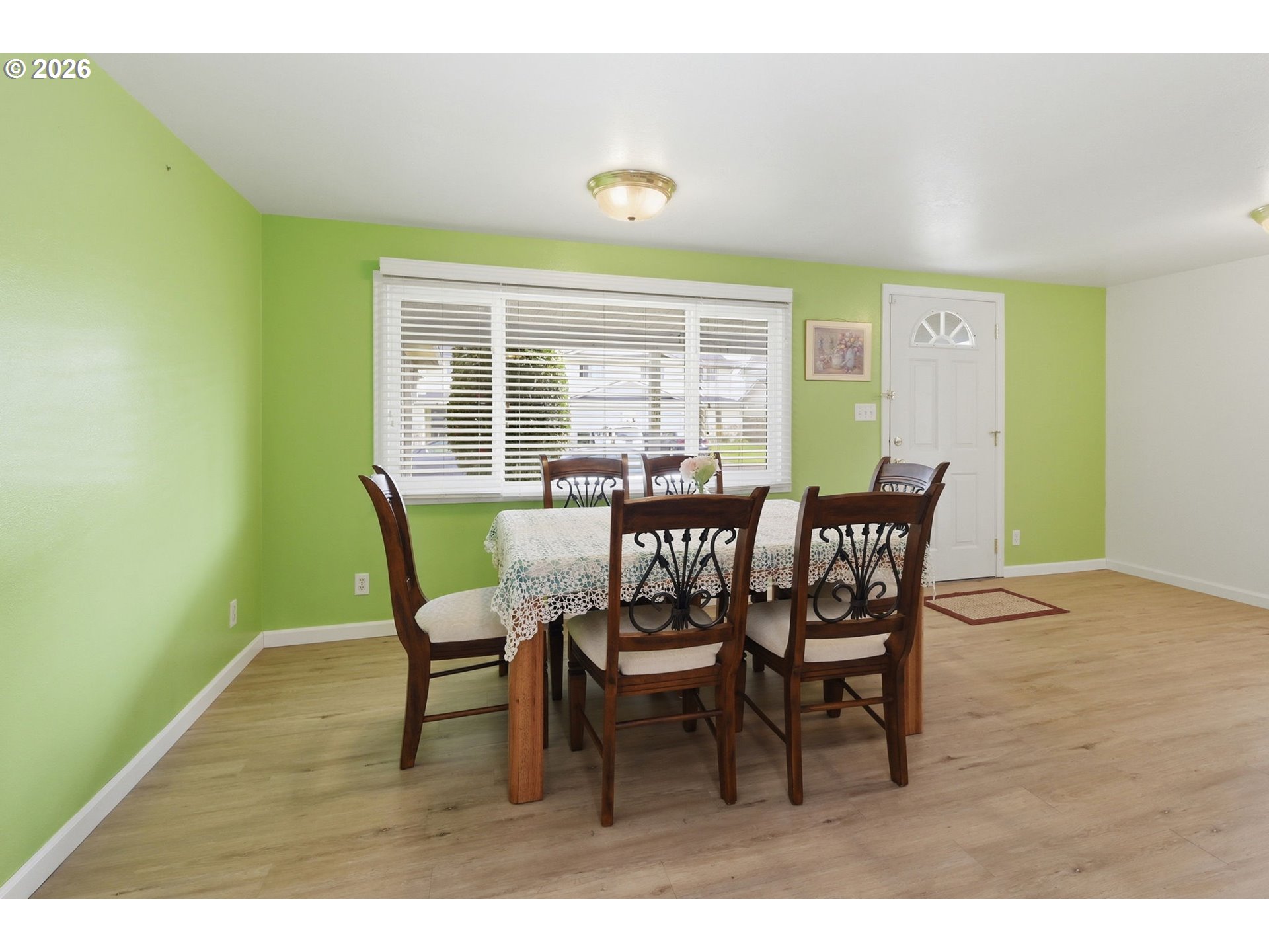186 40th Street Springfield, OR 97478 - Photo 5 of 40 Dining Room