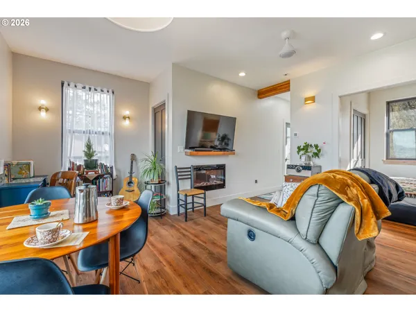 $699,000 | 106 Cherry Hill Drive, Mosier, OR 97040