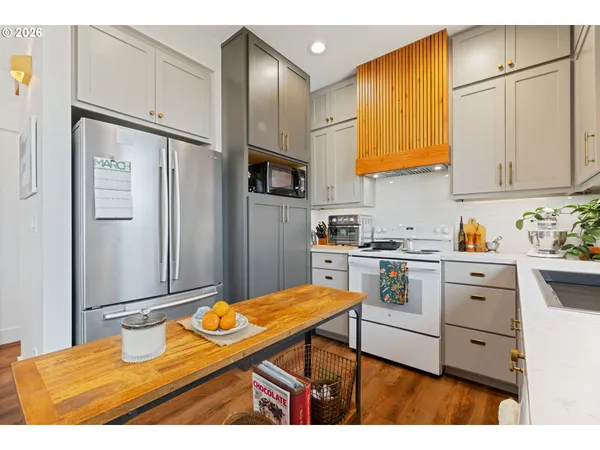 $699,000 | 106 Cherry Hill Drive, Mosier, OR 97040