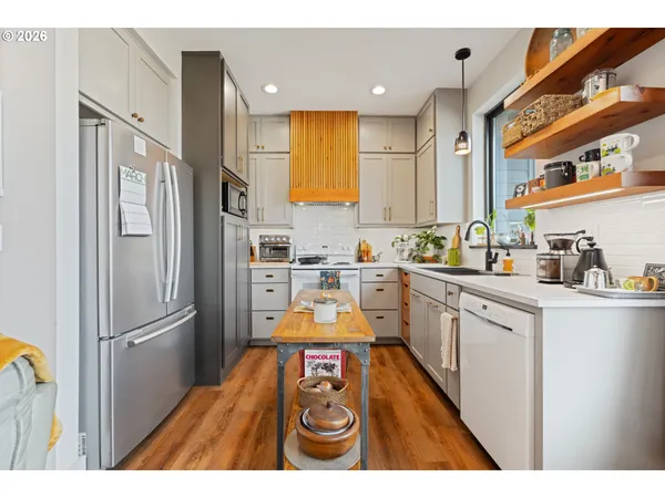 $699,000 | 106 Cherry Hill Drive, Mosier, OR 97040