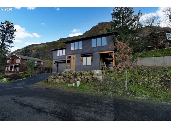 $699,000 | 106 Cherry Hill Drive, Mosier, OR 97040