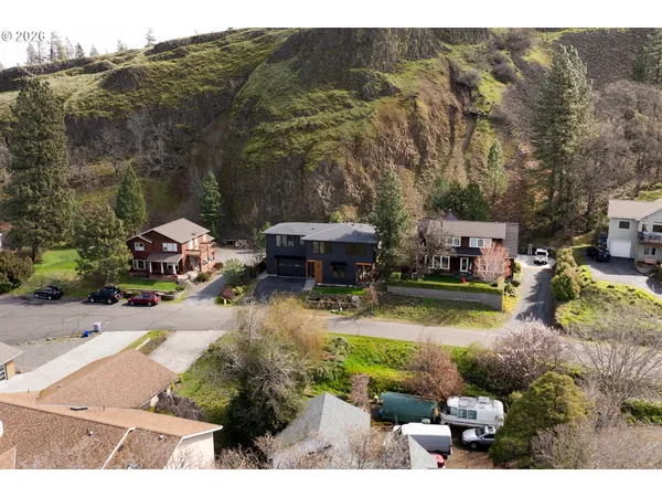 $699,000 | 106 Cherry Hill Drive, Mosier, OR 97040