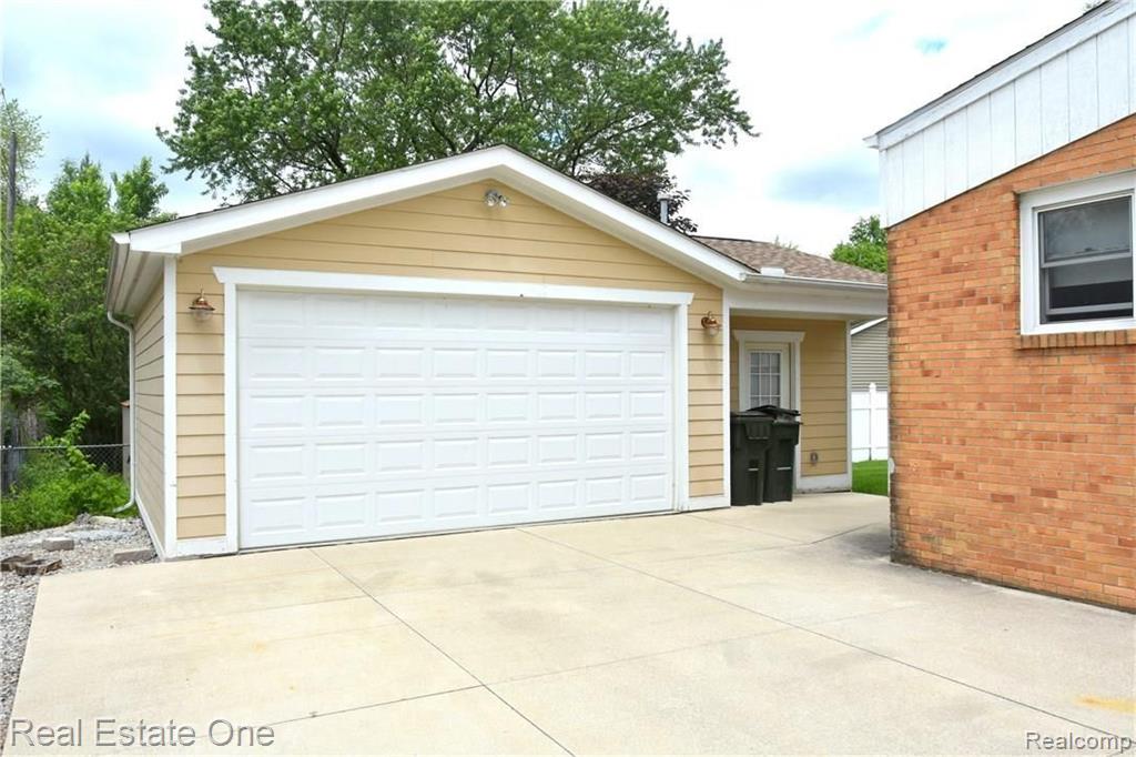 2064 Grace Avenue Rochester Hills, MI 48309 - Photo 5 of 20