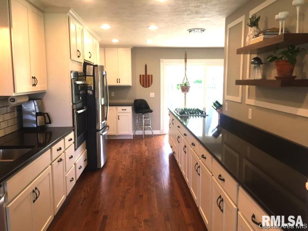 2118 Lindsay Road Springfield, IL 62704 - Photo 12 of 33