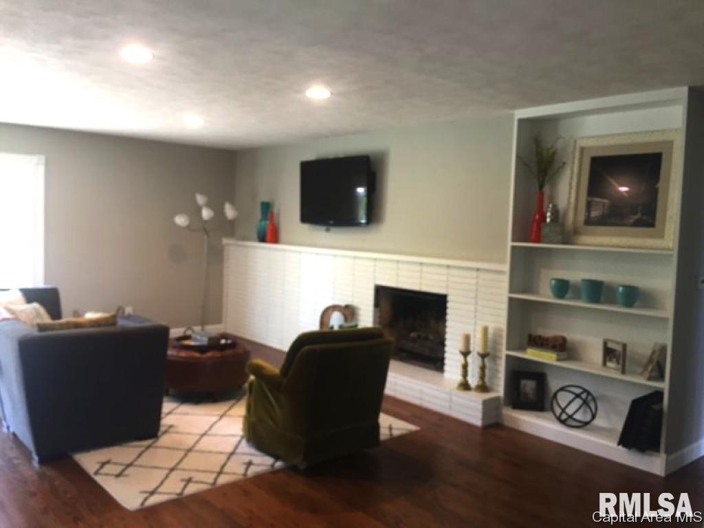 2118 Lindsay Road Springfield, IL 62704 - Photo 5 of 33