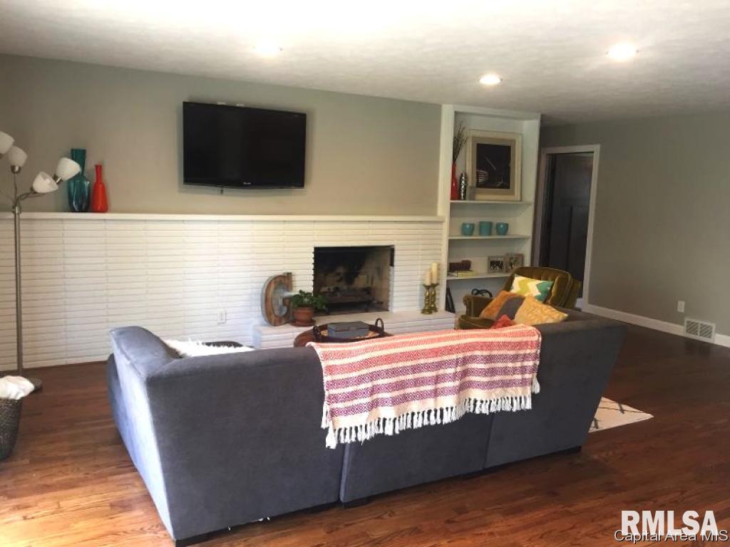 2118 Lindsay Road Springfield, IL 62704 - Photo 6 of 33