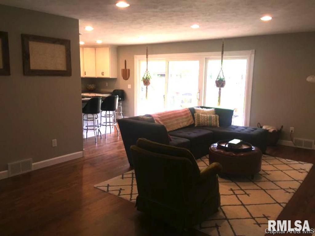 2118 Lindsay Road Springfield, IL 62704 - Photo 9 of 33