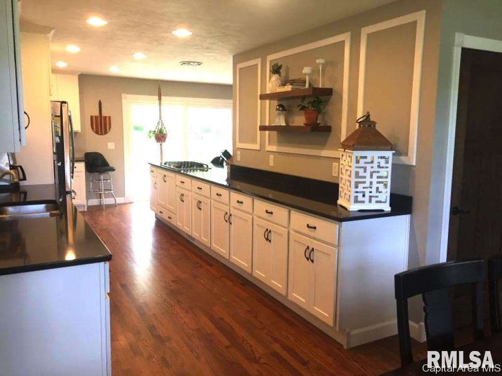 2118 Lindsay Road Springfield, IL 62704 - Photo 10 of 33