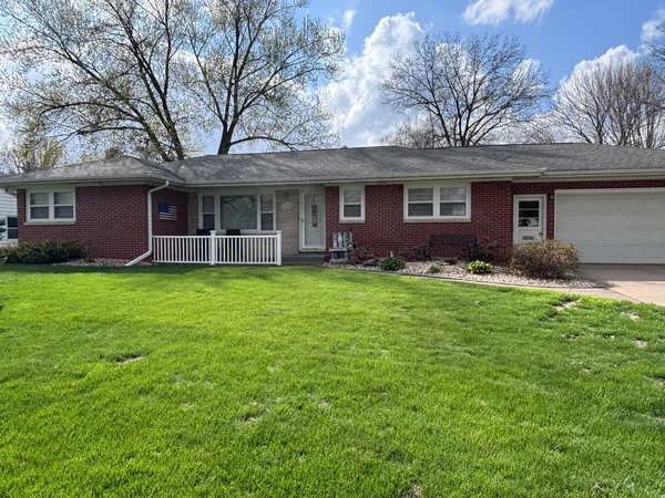 $198,500 | 1202 North 4th Street, Clinton, IA 52732