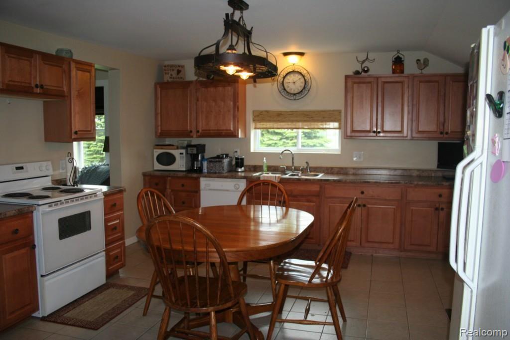 7915 Center Line Road Marlette, MI 48453 - Photo 4 of 18