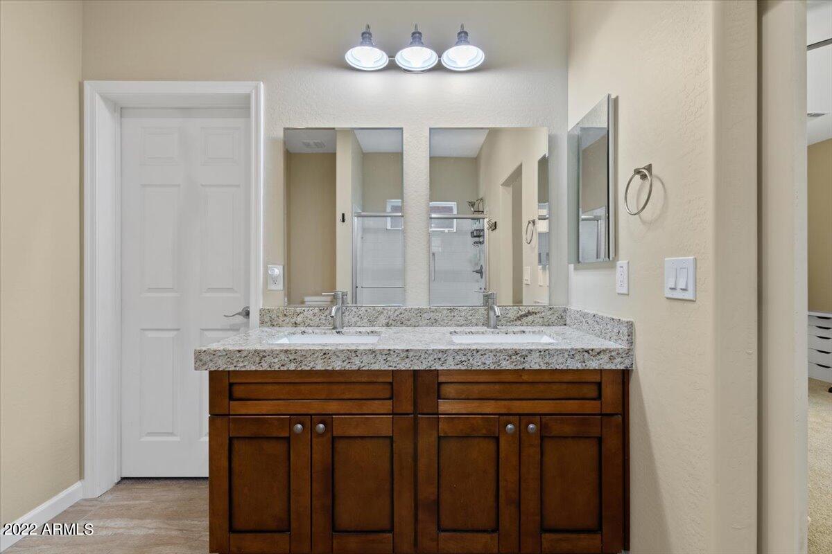517 West Harwell Road Phoenix, AZ 85041 - Photo 11 of 20 Primary Bathroom