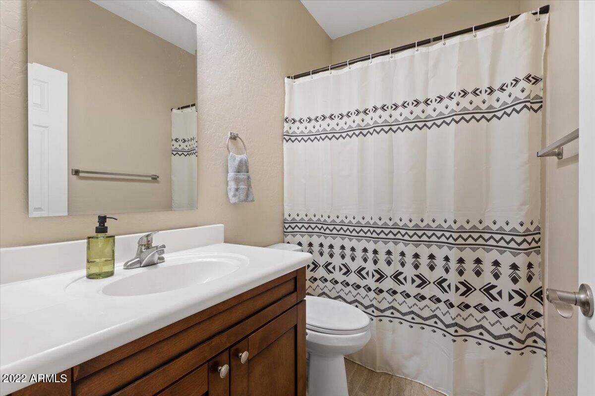 517 West Harwell Road Phoenix, AZ 85041 - Photo 14 of 20 Guest Bathroom
