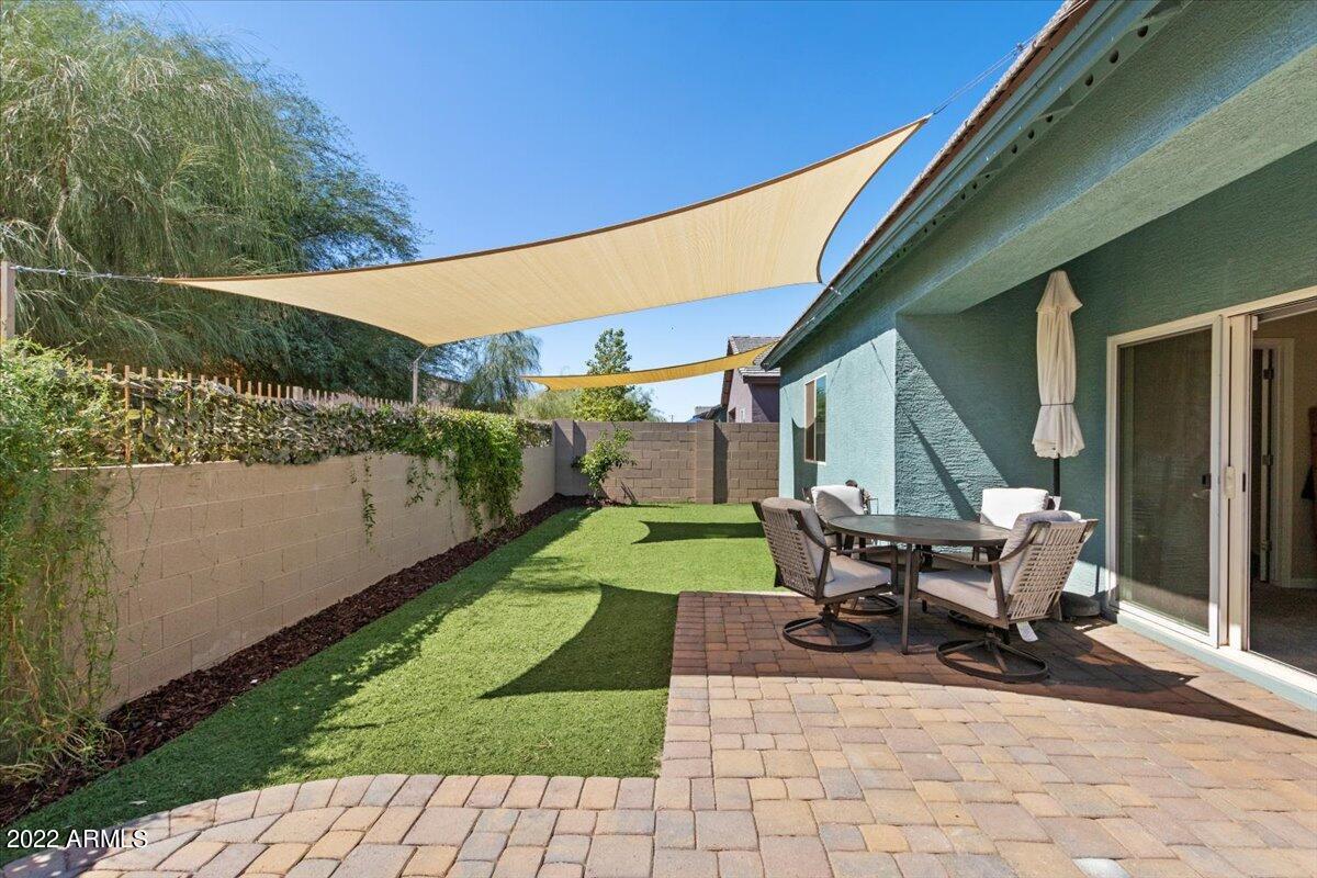 517 West Harwell Road Phoenix, AZ 85041 - Photo 16 of 20 View fence and backs to common area
