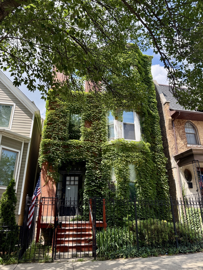 1132 West Addison Street, Unit 2 Chicago, IL 60613 - Photo 1 of 19