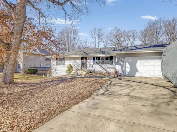 $273,000 | 585 Knollwood Road, Lake Summerset, IL 61019