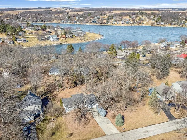 $278,000 | 585 Knollwood Road, Lake Summerset, IL 61019