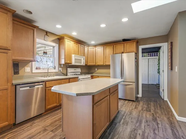 $278,000 | 585 Knollwood Road, Lake Summerset, IL 61019