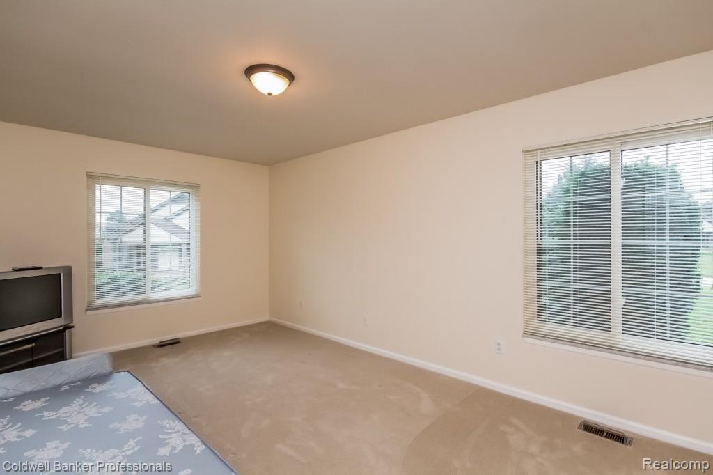 155 Meadow Ln Circle, Unit 21 Rochester Hills, MI 48307 - Photo 13 of 31
