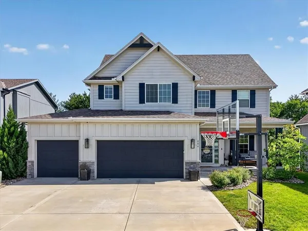 $515,000 | 804 Southeast Holly Court, Blue Springs, MO 64014