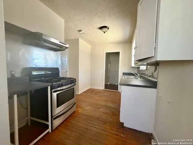 $1,500 | 470 East Palfrey Street, San Antonio, TX 78223