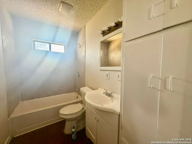 $1,500 | 470 East Palfrey Street, San Antonio, TX 78223