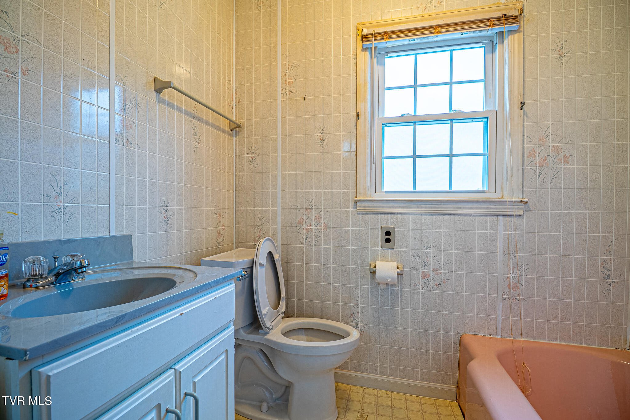 315 Walker Street Kingsport, TN 37665 - Photo 12 of 28 673A6076-HDR