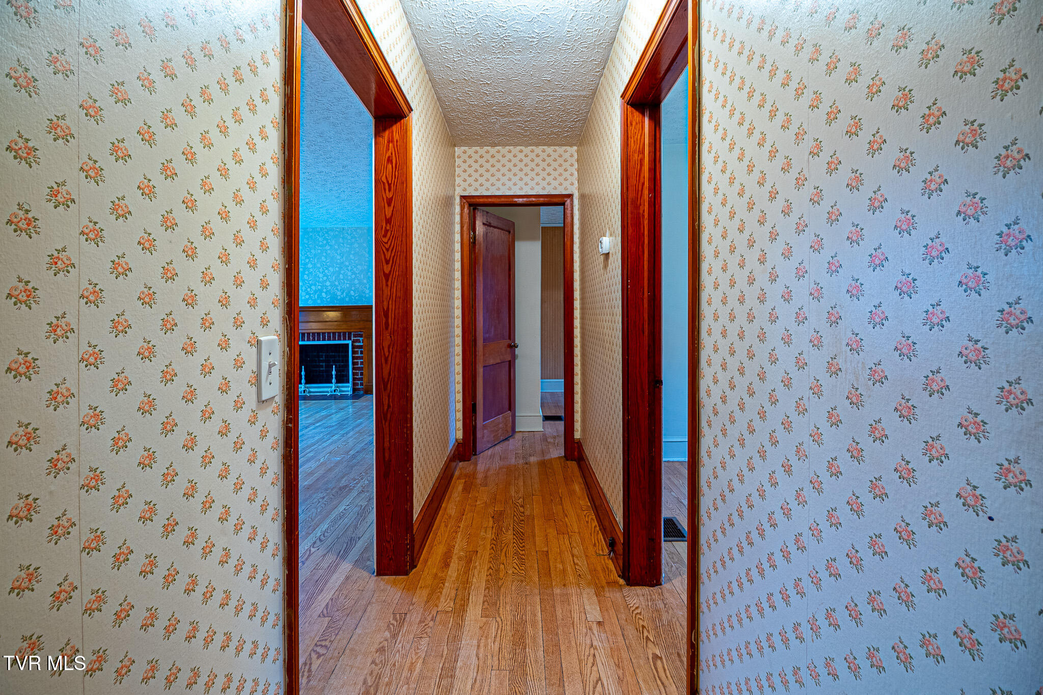 315 Walker Street Kingsport, TN 37665 - Photo 14 of 28 673A6091-HDR