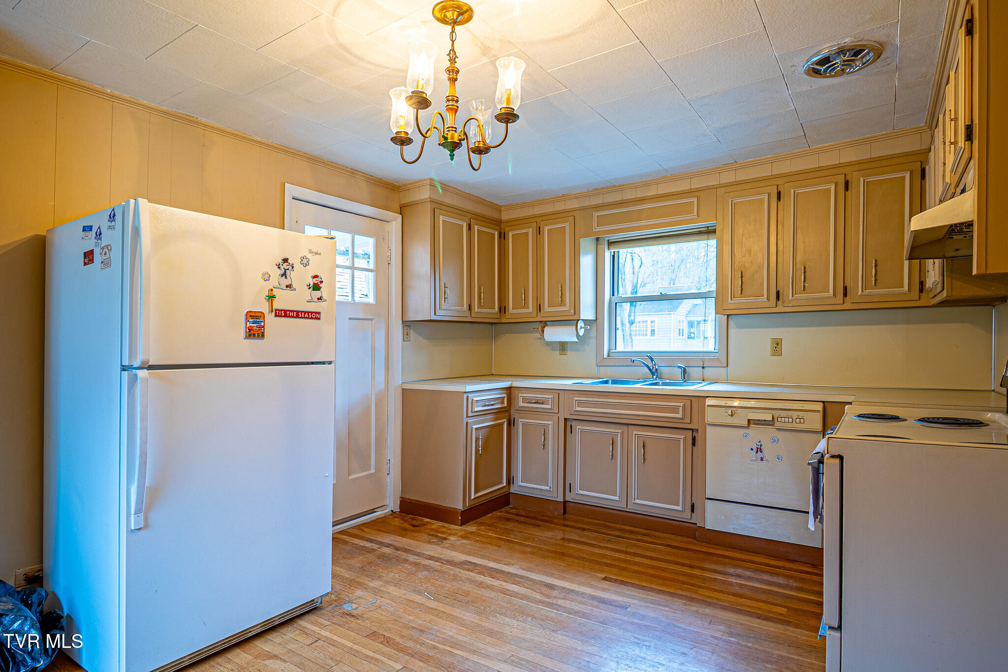 315 Walker Street Kingsport, TN 37665 - Photo 6 of 28 673A6036-HDR