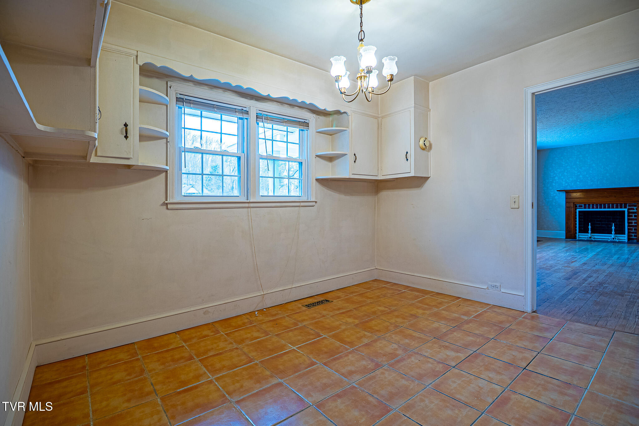 315 Walker Street Kingsport, TN 37665 - Photo 9 of 28 673A6031-HDR