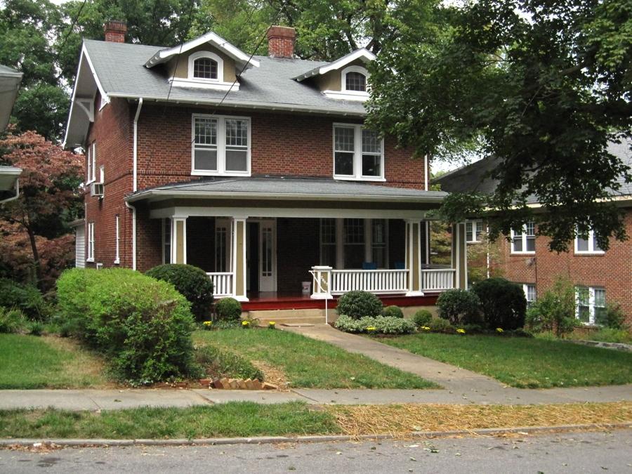2007 Carter Road Southwest Roanoke, VA 24015 - Photo 1 of 10 Front
