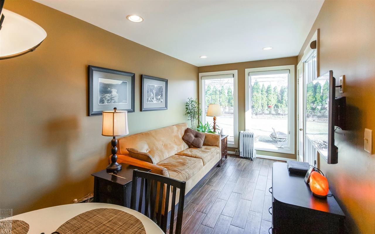 1270 North Oxford Road Grosse Pointe, MI 48236 - Photo 9 of 25 31313374-8.JPG