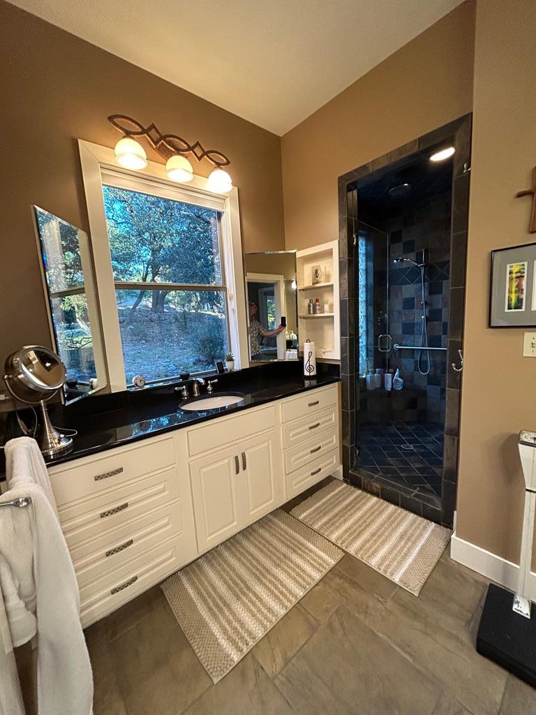 306 Charles Road Kerrville, TX 78028 - Photo 23 of 47