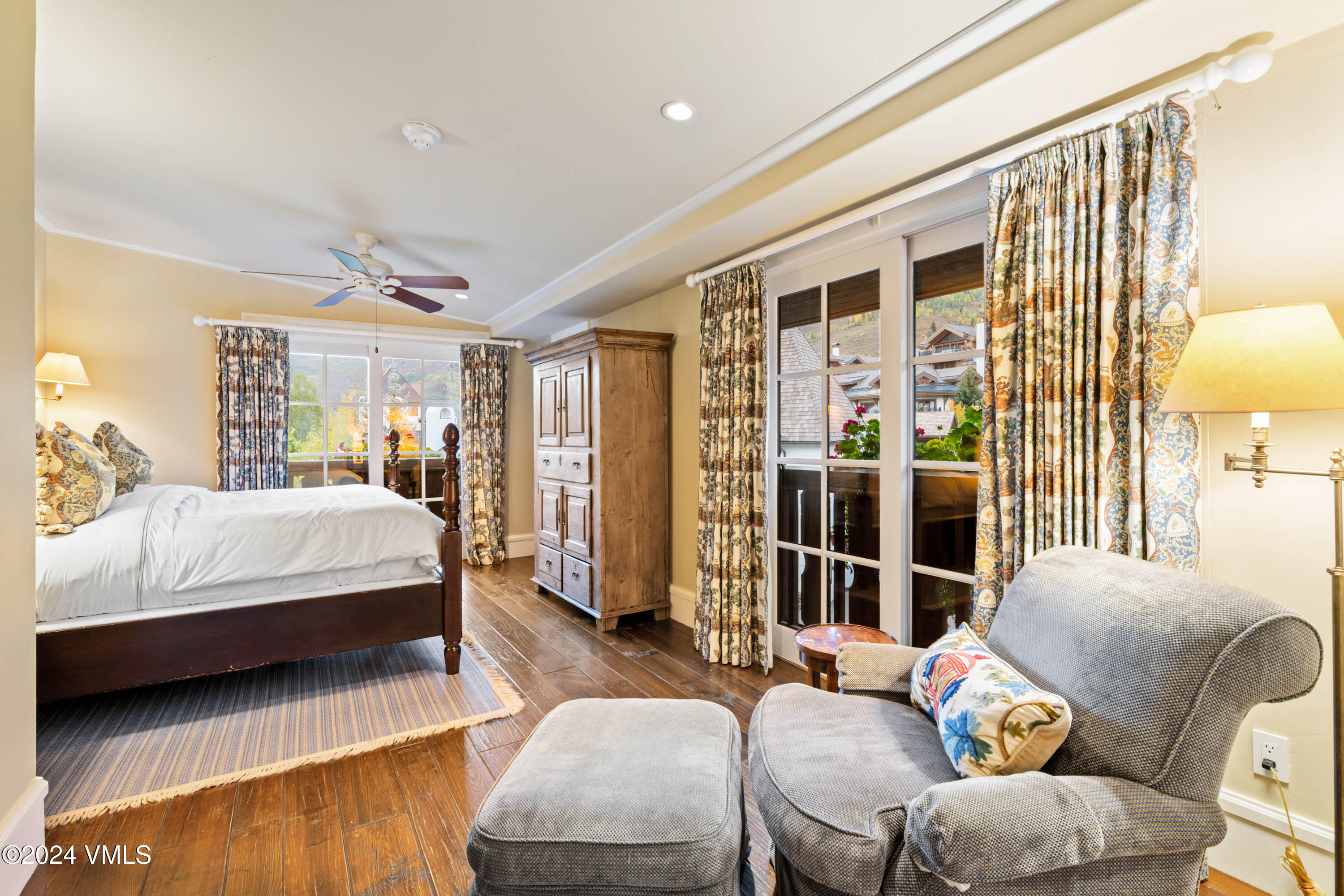 1 Willow Bridge Road, Unit 31 Vail, CO 81657 - Photo 11 of 39 a bedroom with bed couch and window