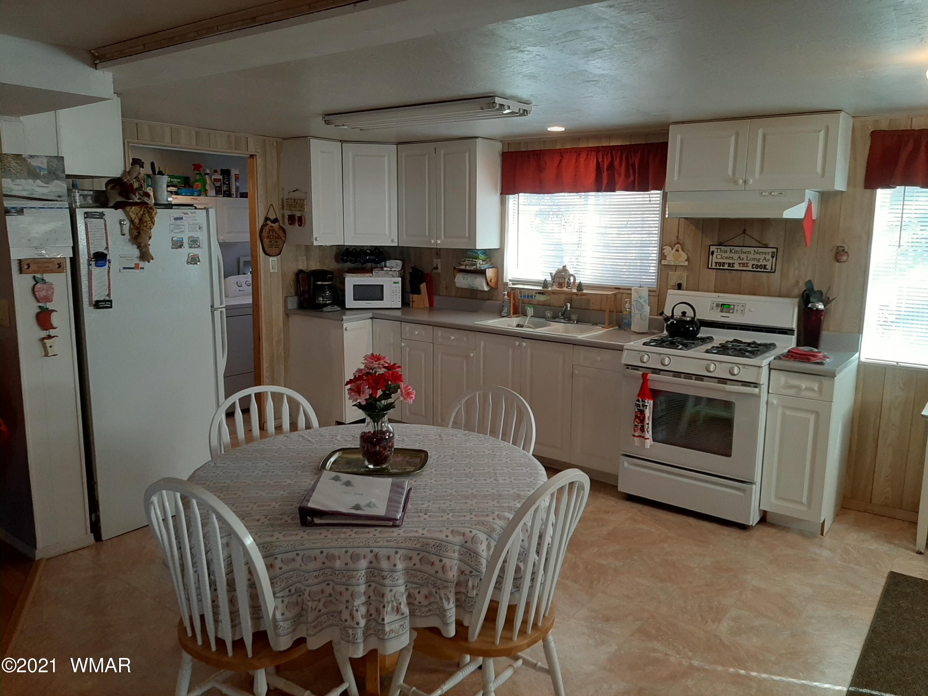 2891 Center Road Overgaard, AZ 85933 - Photo 3 of 26