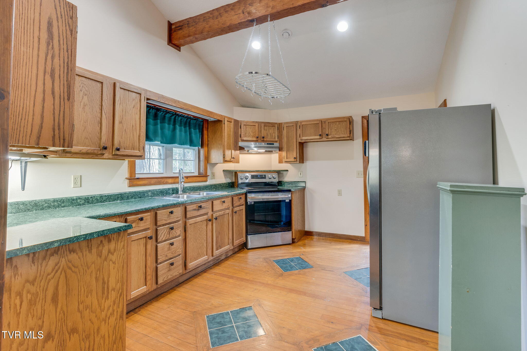 1072 Lower Paint Creek Road Greeneville, TN 37743 - Photo 9 of 37 008