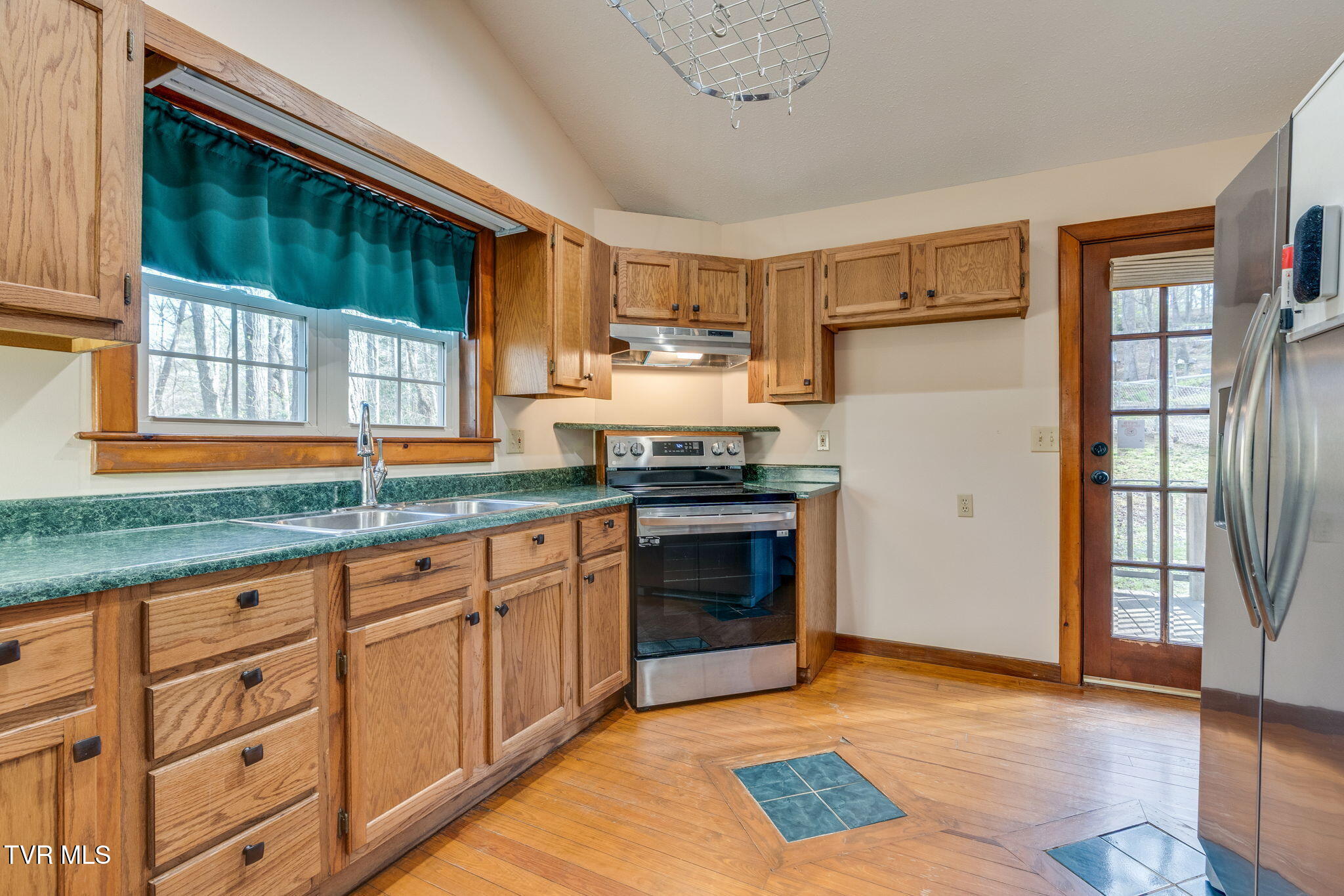 1072 Lower Paint Creek Road Greeneville, TN 37743 - Photo 10 of 37 009