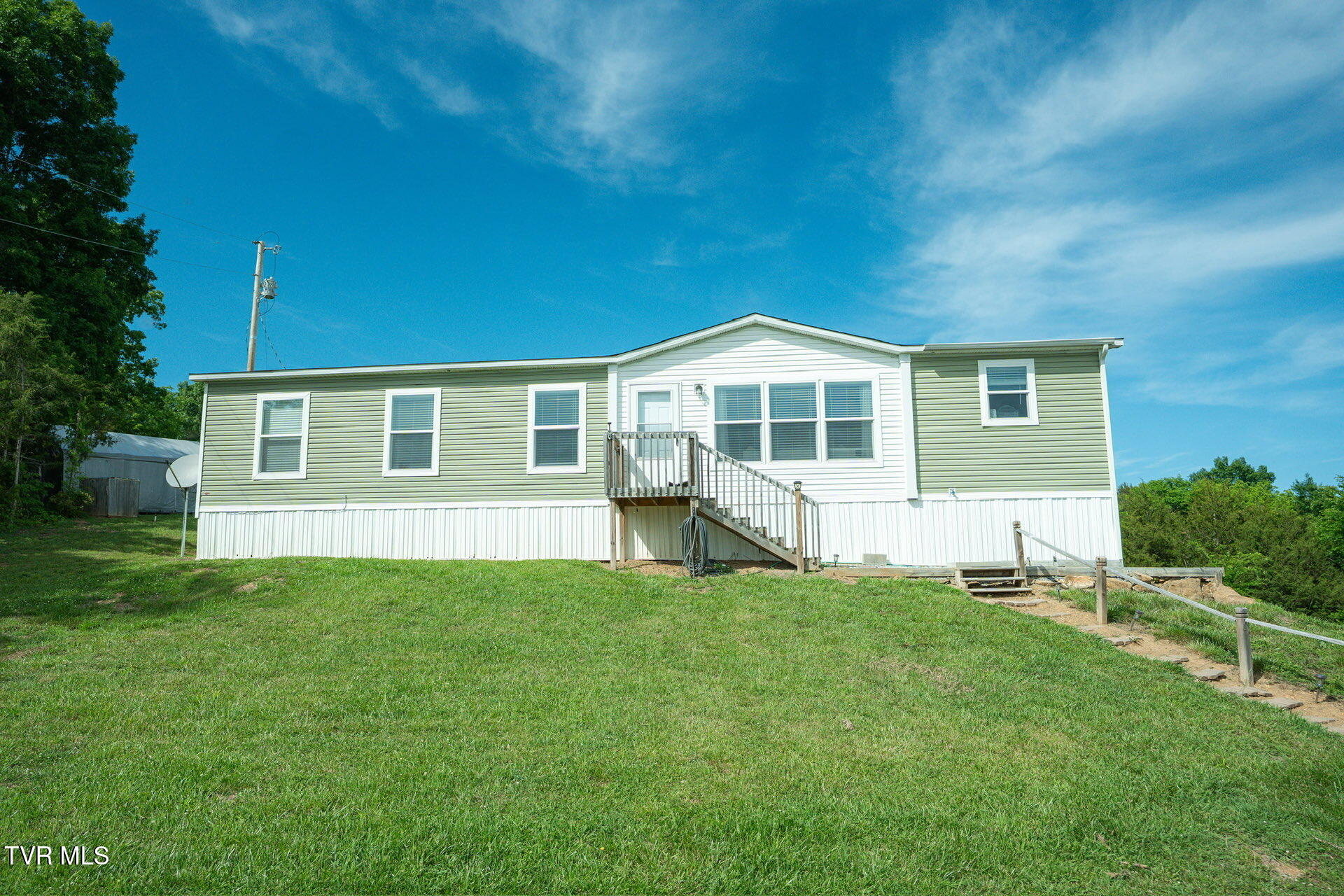 290 Smith Hollow Road Greeneville, TN 37743 - Photo 3 of 25 Front_House_3