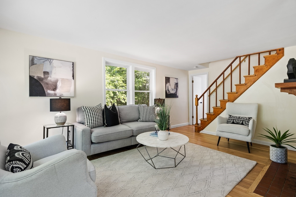 22 Rangeway Street Lexington, MA 02420 - Photo 3 of 23