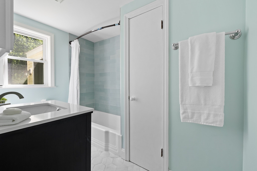 22 Rangeway Street Lexington, MA 02420 - Photo 9 of 23