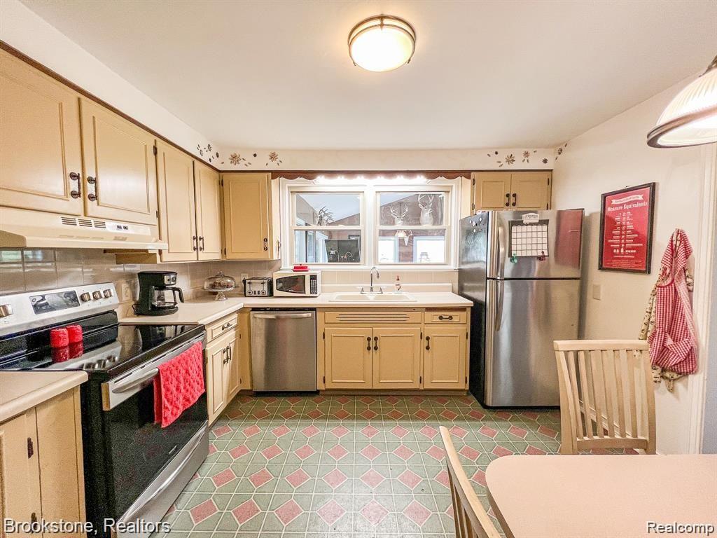 8335 Fenton Road Grand Blanc, MI 48439 - Photo 27 of 53 HardyMediaCompany-6355.jpg